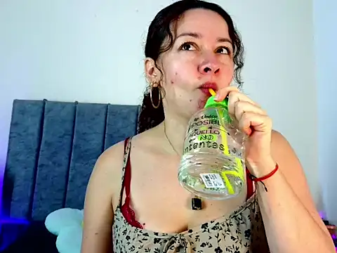 Snapshot of ArtesanaMK chatting on September 21, 2025, 5:14 pm ArtesanaMK online show from September 21, 2025, 5:14 pm