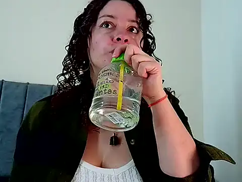 Snapshot of ArtesanaMK chatting on October 11, 2025, 5:22 pm ArtesanaMK online show from October 11, 2025, 5:22 pm