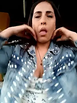 Snapshot of Lena-32 chatting on February 17, 2026, 11:00 pm Lena-32 online show from February 17, 2026, 11:00 pm