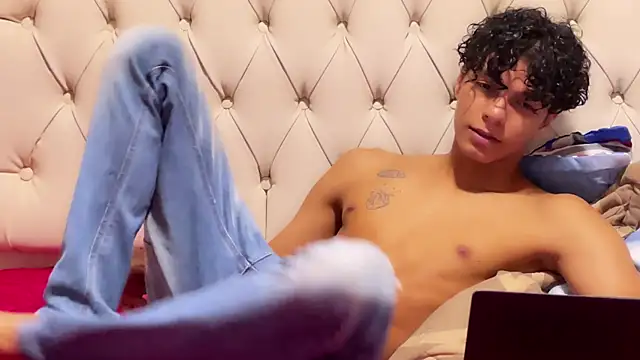 Snapshot of james_dreams_ chatting on March 21, 2025, 5:21 am james dreams online show from March 21, 2025, 5:21 am