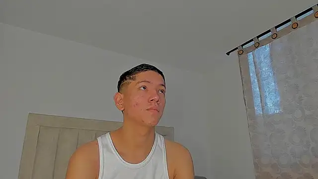 Snapshot of JulianRose_1 chatting on February 27, 2026, 11:32 am JulianRose 1 online show from February 27, 2026, 11:32 am