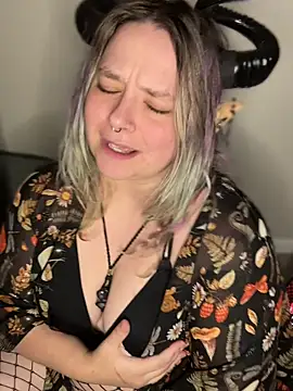 kitten0760 online show from May 14, 2026, 1:01 am