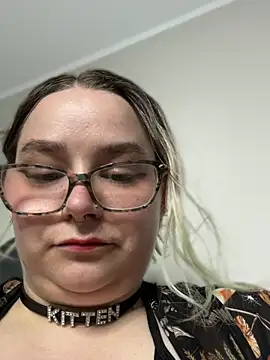 kitten0760 online show from July 3, 2026, 6:14 pm
