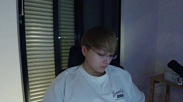 Snapshot of Tkcqcc chatting on February 27, 2025, 3:59 pm Tkcqcc online show from February 27, 2025, 3:59 pm