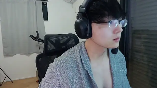 Snapshot of Tkcqcc chatting on October 26, 2025, 12:44 pm Tkcqcc online show from October 26, 2025, 12:44 pm