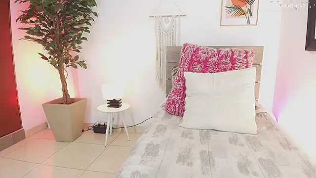 Eyleen 24 online show from March 6, 2025, 8:16 pm