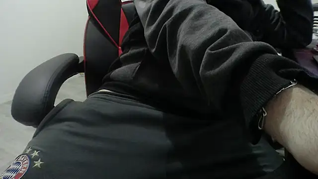 Snapshot of Dandi19 chatting on November 14, 2025, 8:40 pm Dandi19 online show from November 14, 2025, 8:40 pm