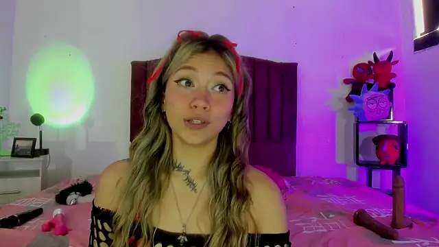 alisson zafiro  online show from December 10, 2024, 1:33 pm