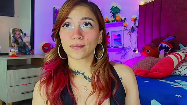 alisson zafiro  online show from November 16, 2025, 3:23 am