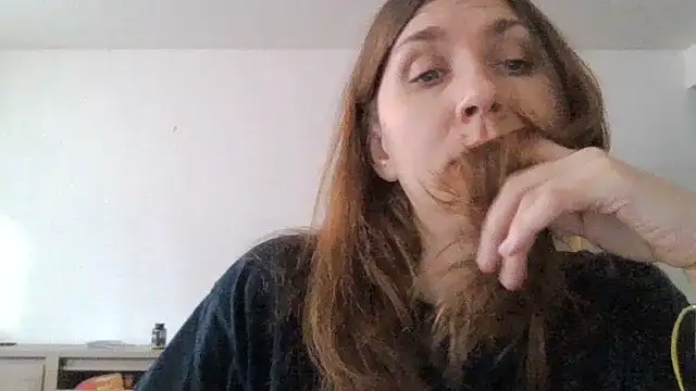 Snapshot of JasmineGlamour chatting on April 8, 2026, 5:24 pm JasmineGlamour online show from April 8, 2026, 5:24 pm