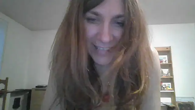 Snapshot of JasmineGlamour chatting on April 9, 2026, 6:46 pm JasmineGlamour online show from April 9, 2026, 6:46 pm