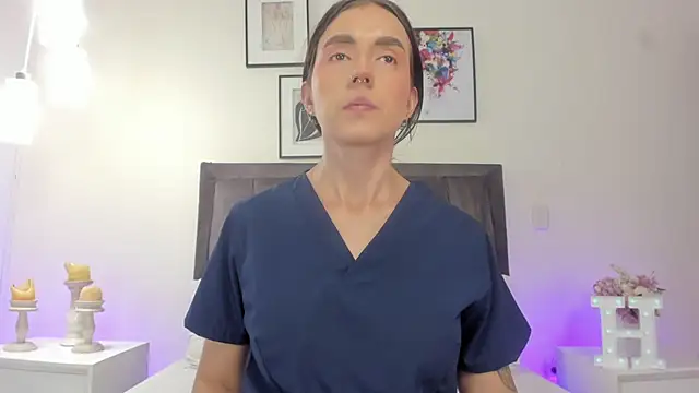 Snapshot of helen_mooree chatting on June 5, 2026, 12:55 pm helen mooree online show from June 5, 2026, 12:55 pm