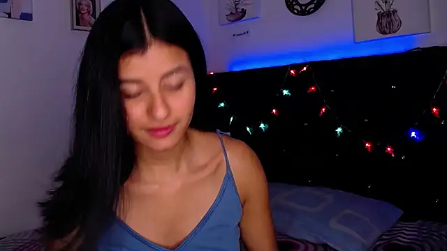 Snapshot of floweer_ chatting on February 9, 2025, 5:43 pm floweer online show from February 9, 2025, 5:43 pm