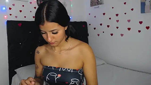 Snapshot of floweer_ chatting on February 20, 2025, 4:25 pm floweer online show from February 20, 2025, 4:25 pm