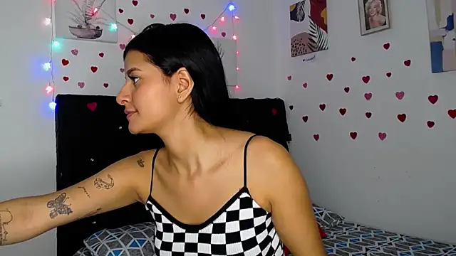 Snapshot of floweer_ chatting on February 25, 2025, 4:21 pm floweer online show from February 25, 2025, 4:21 pm