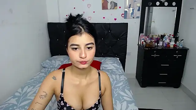 Snapshot of floweer_ chatting on October 22, 2025, 1:55 pm floweer online show from October 22, 2025, 1:55 pm