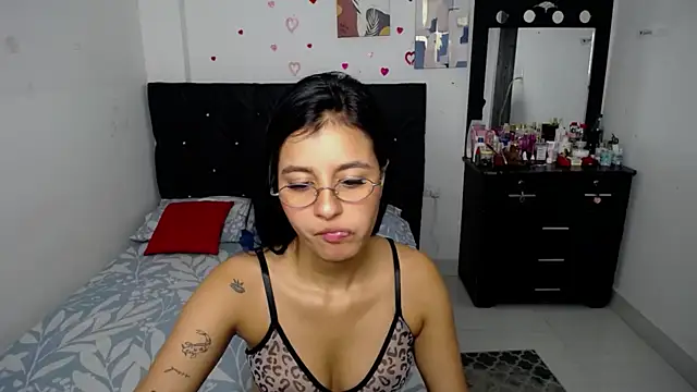 Snapshot of floweer_ chatting on October 23, 2025, 3:00 pm floweer online show from October 23, 2025, 3:00 pm