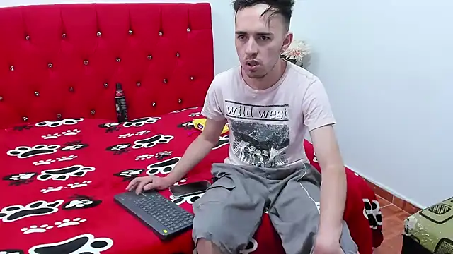 Snapshot of big-dicktop23 chatting on December 15, 2024, 7:53 pm big-dicktop23 online show from December 15, 2024, 7:53 pm