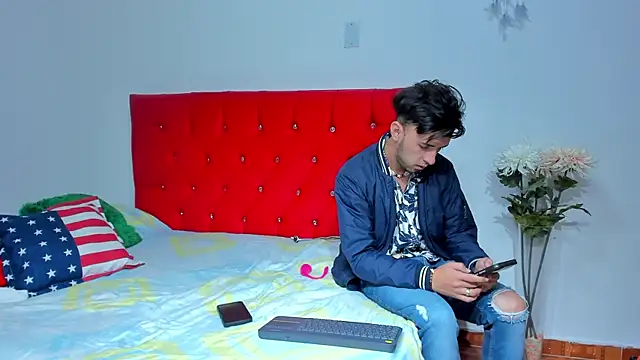 Snapshot of big-dicktop23 chatting on March 19, 2025, 2:05 am big-dicktop23 online show from March 19, 2025, 2:05 am