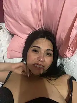 paolagomez  online show from January 12, 2025, 11:47 pm