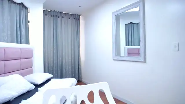 Snapshot of IssadoraJames chatting on December 17, 2024, 6:53 pm IssadoraJames online show from December 17, 2024, 6:53 pm