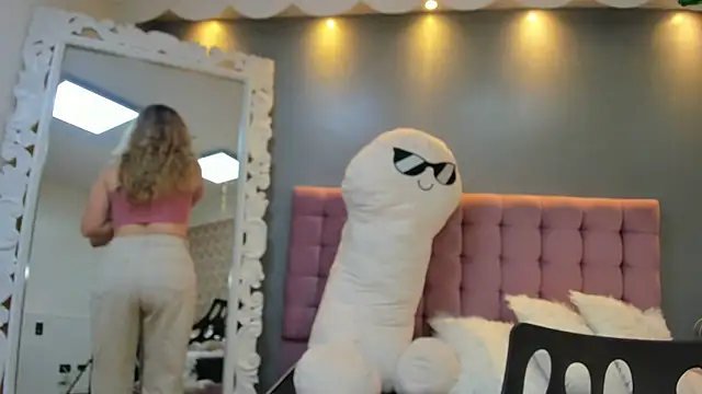 Snapshot of IssadoraJames chatting on October 5, 2025, 2:26 pm IssadoraJames online show from October 5, 2025, 2:26 pm