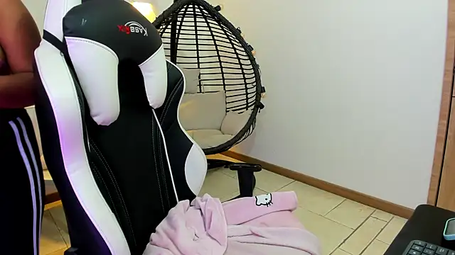 Lizzie Williams  online show from February 6, 2026, 3:22 am