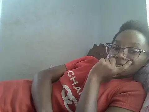 ElianeHot online show from April 16, 2026, 11:11 am