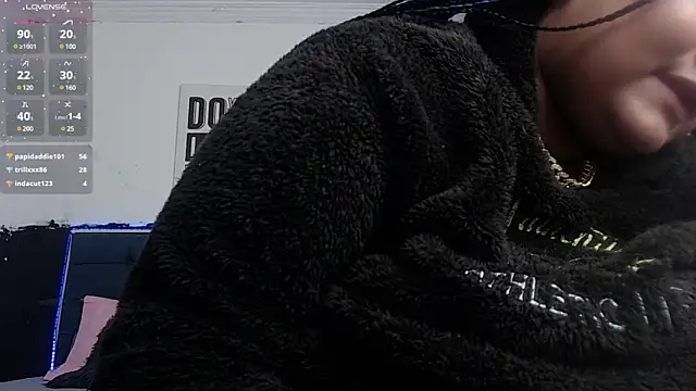 Snapshot of Alisteresa_ chatting on December 30, 2024, 10:34 pm Alisteresa online show from December 30, 2024, 10:34 pm