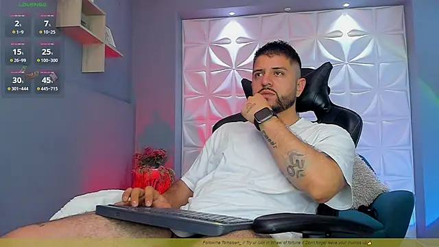 Snapshot of TomSloan_ chatting on January 31, 2025, 5:53 pm TomSloan online show from January 31, 2025, 5:53 pm