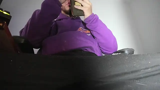 Snapshot of s_sven03 chatting on November 11, 2025, 3:39 am s sven03 online show from November 11, 2025, 3:39 am