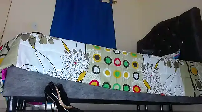 Snapshot of Valenn_rey chatting on February 24, 2025, 6:47 pm Valenn rey online show from February 24, 2025, 6:47 pm