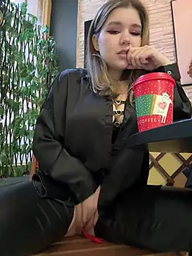 Snapshot of PumaShyXD chatting on January 12, 2025, 12:01 pm PumaShyXD online show from January 12, 2025, 12:01 pm