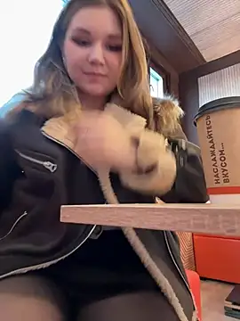 Snapshot of PumaShyXD chatting on February 23, 2025, 2:25 pm PumaShyXD online show from February 23, 2025, 2:25 pm