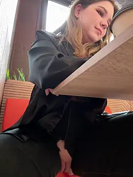 Snapshot of PumaShyXD chatting on February 24, 2025, 11:32 am PumaShyXD online show from February 24, 2025, 11:32 am