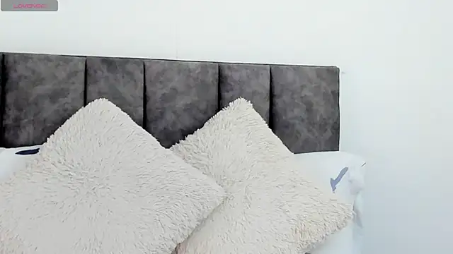 Snapshot of VeronicaTonu chatting on February 11, 2025, 6:33 pm VeronicaTonu online show from February 11, 2025, 6:33 pm