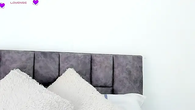 Snapshot of VeronicaTonu chatting on February 13, 2025, 5:54 pm VeronicaTonu online show from February 13, 2025, 5:54 pm