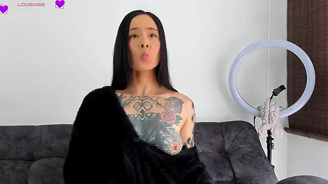 Snapshot of VeronicaTonu chatting on October 15, 2025, 2:28 pm VeronicaTonu online show from October 15, 2025, 2:28 pm