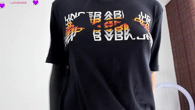 Snapshot of VeronicaTonu chatting on October 17, 2025, 3:14 pm VeronicaTonu online show from October 17, 2025, 3:14 pm