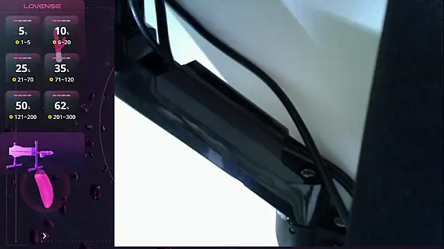 Snapshot of Queen_of_the_ring1 chatting on November 6, 2025, 10:16 am Queen of the ring1 online show from November 6, 2025, 10:16 am