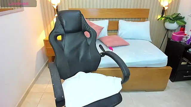 luciana ballesteros  online show from March 14, 2026, 12:21 pm