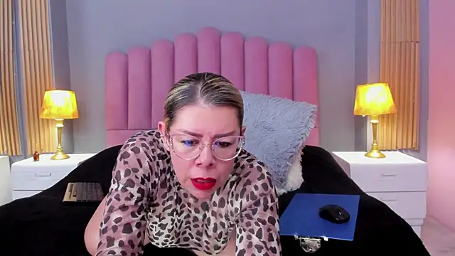 RamonaSimons online show from January 9, 2025, 8:01 pm