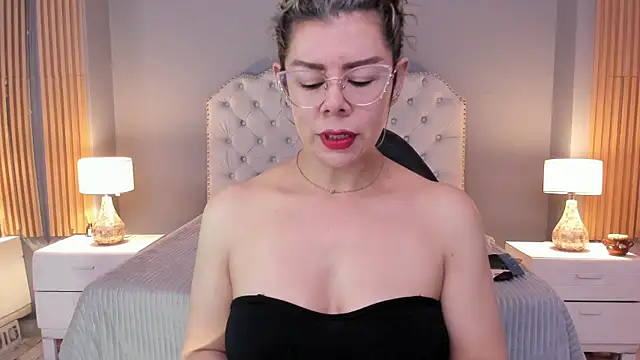 RamonaSimons online show from September 23, 2025, 8:01 pm