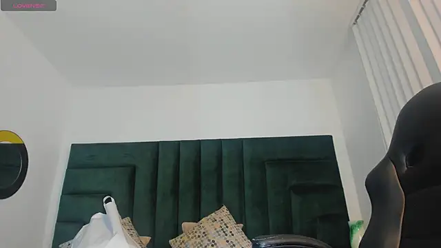 FaloonRoussel online show from September 19, 2025, 6:08 pm