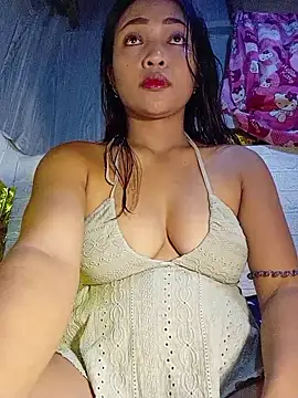 Snapshot of prettybella4u chatting on June 18, 2026, 1:37 pm prettybella4u online show from June 18, 2026, 1:37 pm