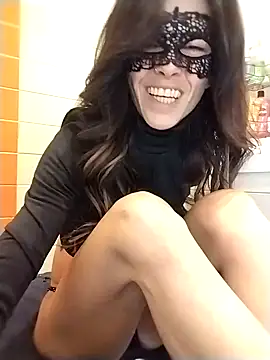 EmySkinny85 online show from December 31, 2024, 4:25 pm