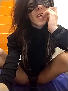EmySkinny85 online show from January 20, 2025, 9:11 pm