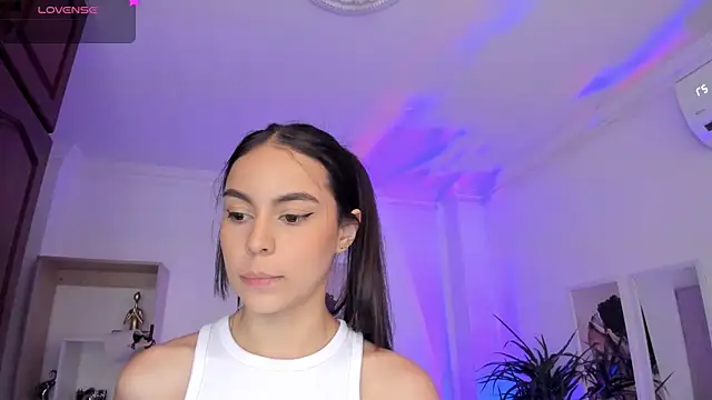 Snapshot of Aleejaa__ chatting on March 4, 2025, 5:24 pm Aleejaa online show from March 4, 2025, 5:24 pm