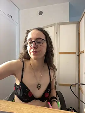 Snapshot of MartiniiSelenna chatting on July 7, 2026, 6:58 am MartiniiSelenna online show from July 7, 2026, 6:58 am