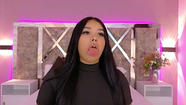 MarianaGarciaa   online show from May 22, 2026, 6:46 pm